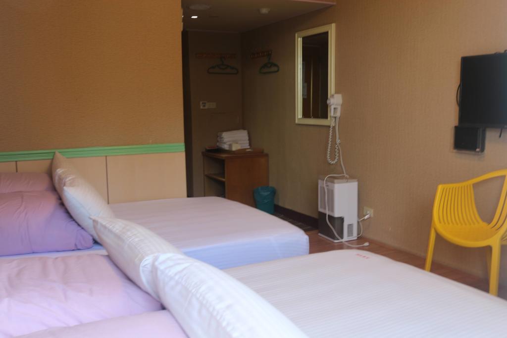 Wankou Hotel Zhongzheng  Exterior photo